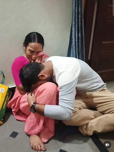 नशिबानी राबवलं अन् रडवलं, अगदी थोडक्यात Class 1 पासून हुकवलं पण तुझी अपार मेहनत आणि जिद्द पाहून शेवटी नशीबानं पण नांग्या टाकल्या अन् ते class1 झाला. MPSC राज्यसेवा  2024 मध्ये महाराष्ट्रात 54 वा क्रमांक पटकवून तो अधिकारी झाला. त्याच्या यशाचं कौतुक नांदेडमध्ये होत आहे. 