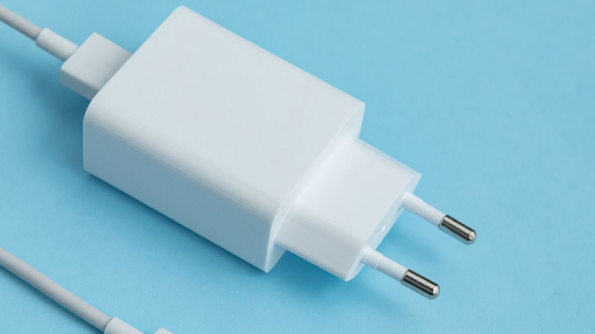 जास्त पॉवरच्या चार्जरने फोन चार्ज केल्याने बॅटरी खराब होते का? काय खरं काय खोटं, लगेच जाणून घ्या