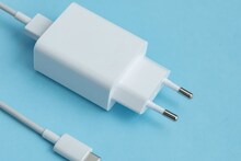 जास्त पॉवरच्या चार्जरने फोन चार्ज केल्याने बॅटरी खराब होते का? काय खरं काय खोटं, लगेच जाणून घ्या