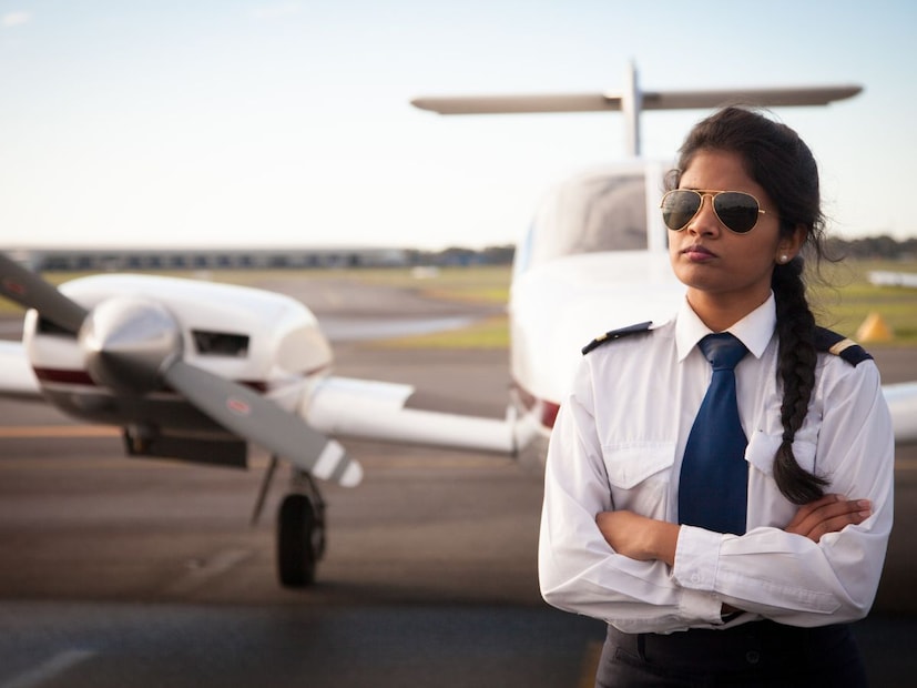 'कंट्रोल्ड रेस्ट'चे कठोर नियमनियंत्रित झोपेसाठी काही अत्यंत कठोर नियम बनवले गेले आहेत
एकावेळी फक्त एकच पायलट झोपू शकतो.
विश्रांती सुरू करण्यापूर्वी, दोन्ही पायलटांनी त्यावर सहमती दर्शवणे आवश्यक आहे.
झोपेतून उठल्यानंतर, पायलटला लगेच नियंत्रण दिले जात नाही, तर तो पूर्णपणे सतर्क (Alert) होईपर्यंत काही मिनिटे प्रतीक्षा केली जाते.
विश्रांती घेणारा पायलट कॉकपिट सोडून जाऊ शकत नाही.