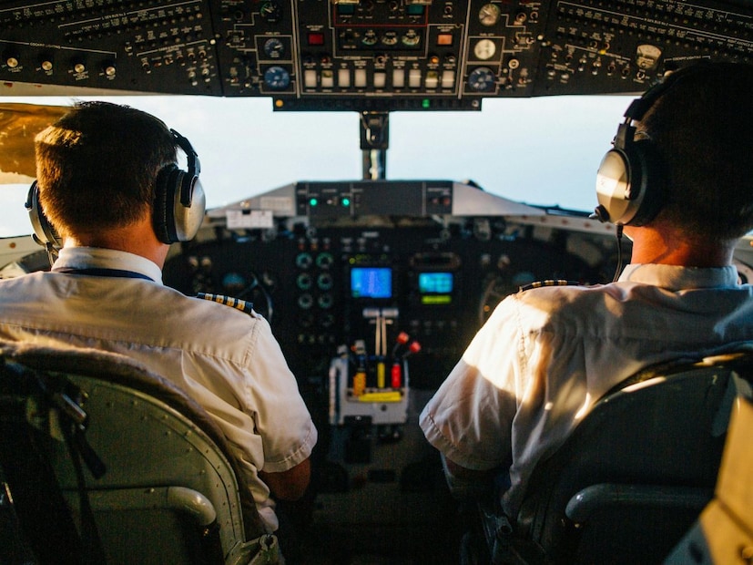 हे नियम पायलटचा थकवा कमी करण्यासाठी (Fatigue Reduction) आणि ते पूर्ण सतर्कतेने विमान सुरक्षितपणे लँड करू शकतील यासाठी तयार केले गेले आहेत. संशोधनानुसार, ही नियंत्रित डुलकी पायलटांची प्रतिक्रिया क्षमता (Reaction Time) आणि लक्ष केंद्रित करण्याची क्षमता (Focus) सुधारते.