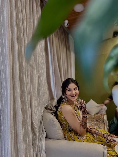 आजकाल लग्न म्हटलं की, नवरा-नवरीच्या नावाने खास हॅशटॅग तयार करण्याचा ट्रेंड आहे. पूजा आणि सोहम यांनीही असाच एक हटके हॅशटॅग निवडला आहे, ज्याने सर्वांचे लक्ष वेधले.