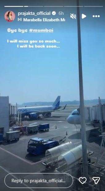 प्राजक्ताने तिच्या इन्स्टा स्टोरीमध्ये एअरपोर्टचा व्हिडीओ शेअर केला आहे. यावर तिने कॅप्शन लिहिलंय, 