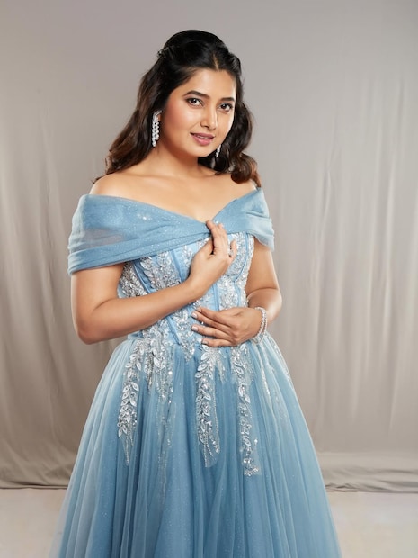  "प्रत्येक बाईला माहिती असतं की ती किती केपेबल आहे. बायकांना जर योग्य रिस्पेक्ट आणि प्रेम मिळालं तर बायका दुसऱ्याला फ्रंट सीटवर बसवायला रेडी आहेत. पण हे जर नाही मिळालं तर ती चिडते आणि आता हेच होतंय. असं करणारा जर कोण मला भेटला तर मी त्याच्या प्रेमात पडेन आणि लग्न करेन."