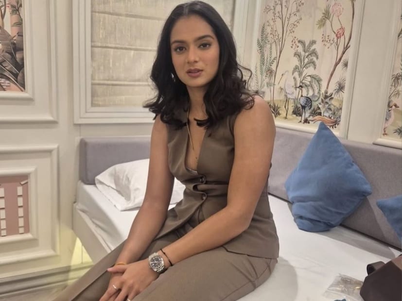 प्रतिका रावलने आता दोन फोटो शेअर केले आहेत. या फोटोंमध्ये ती स्टायलीश लुकमध्ये दिसत आहे. या फोटोची सोशल मीडियावर प्रचंड चर्चा रंगली आहे. 