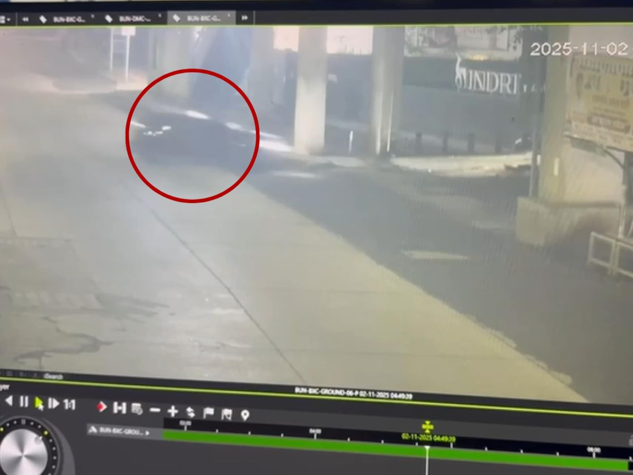 पुण्यात पुन्हा भीषण अपघात, 2 सेकंदात दोघांचा भयंकर अंत, धडकी भरवणारा CCTV VIDEO