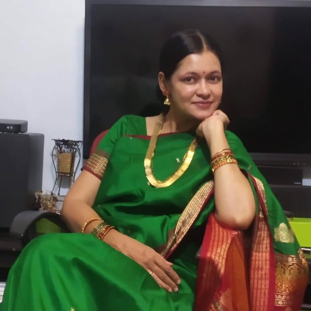 २०१५ मध्ये तिने अभिनयात काहीतरी करायचे ठरवले. ज्या शाळेत ती शिकवत होती, तिथेही तिने सांगितले की, 'मी माझ्या क्षेत्रात काहीतरी करून दाखवेन, नाही जमलं तर परत येईन.' यावेळी ती प्रायोगिक नाटक करत होती.