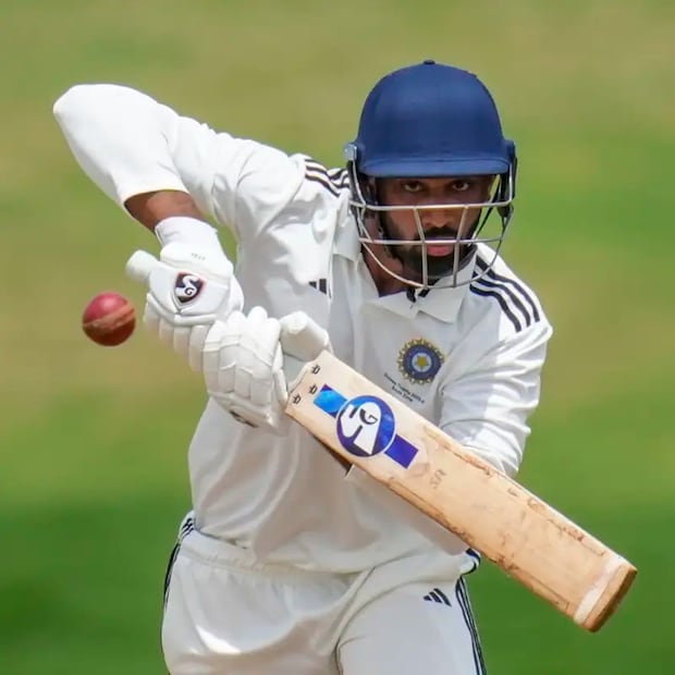 चंडीगडविरुद्धच्या सामन्यात स्मरन पाचव्या क्रमांकावर बॅटिंगला आला होता, तेव्हा कर्नाटकची अवस्था 64/3 अशी होती, पण यानंतर स्मरनने फॉर्ममध्ये असलेल्या करुण नायरसोबत 120 रनची पार्टनरशीप केली.