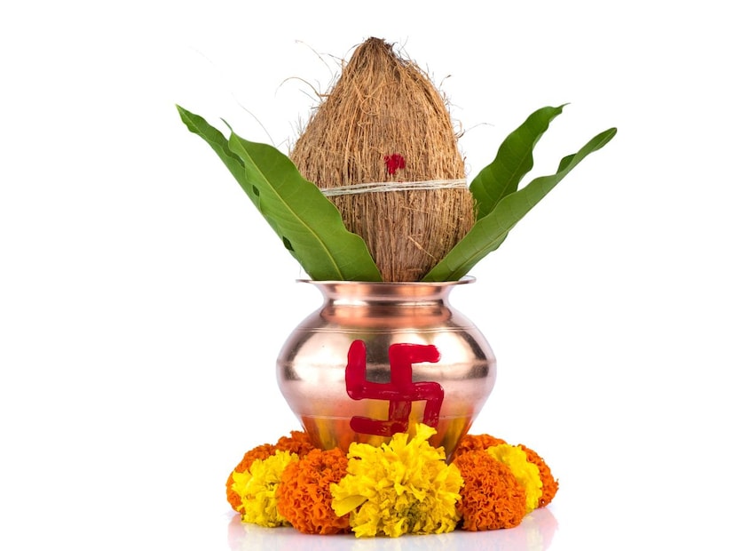 याच कारणामुळे, लग्नानंतर मुलगी सासरी जाताना आपल्या पाठीमागे तांदूळ फेकते. तसेच, जेव्हा ती सासरच्या घरात प्रवेश करते, तेव्हा आपल्या पायाने तांदळाने भरलेला कलश स्पर्श करून पाडते. यामागील भाव असा असतो की घरात सुख-समृद्धी कायम राहावी आणि सकारात्मकता आणि शुभतेचा घरात प्रवेश व्हावा.