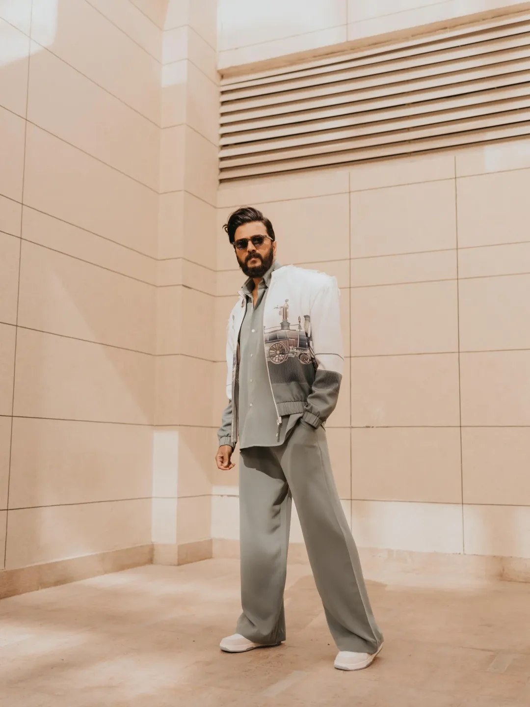 22 वर्षांचं करिअर, 60 हून अधिक सिनेमे,एका फिल्मसाठी किती पैसे घेतो रितेश देशमुख?