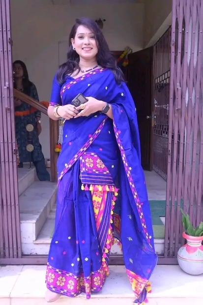 तिच्या होणारा नवरा देबाशीषने तिला फोन केला पण तिने फोन उचचला नाही. रात्रभर तिने फोन उचललाच नाही. दुसऱ्या दिवशी सोमवारी 24 नोव्हेंबर रोजी  सकाळी ते स्वतः ऑफिसला पोहोचले, तेव्हा आतून दरवाजा बंद होता. दरवाजा जबरदस्तीने उघडण्याता आला तेव्हा रितुमोनी छताच्या पंख्याला लटकलेल्या अवस्थेत दिसली. शालीने गळफास लावला होता.