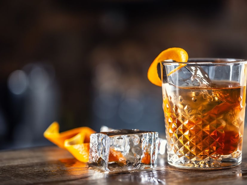 काही डॉक्टरांच्या मते, 30 ML चे सेवन (Controlled Serving) हे मर्यादित प्रमाणात मद्यपान करताना एक मानक म्हणून पाहिले जाते. अर्थात, मद्यपान आरोग्यासाठी हानिकारक आहे हे नेहमीच सत्य आहे.