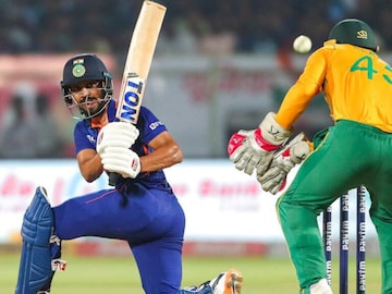 ऋतुराजची बॅट तळपली... आफ्रिकेविरुद्ध मैदानात उतरणार! एकाचा पत्ता कट होणार