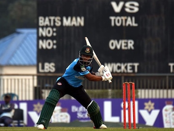 6,0,6,6,4,6... एका ओव्हरमध्ये ठोकल्या 28 रन, मुंबई इंडियन्सच्या बॉलरला बांगलादेशने बेक्कार चोपलं! 6,0,6,6,4,6... एका ओव्हरमध्ये ठोकल्या 28 रन, मुंबई इंडियन्सच्या बॉलरला बांगलादेशने बेक्कार चोपलं!