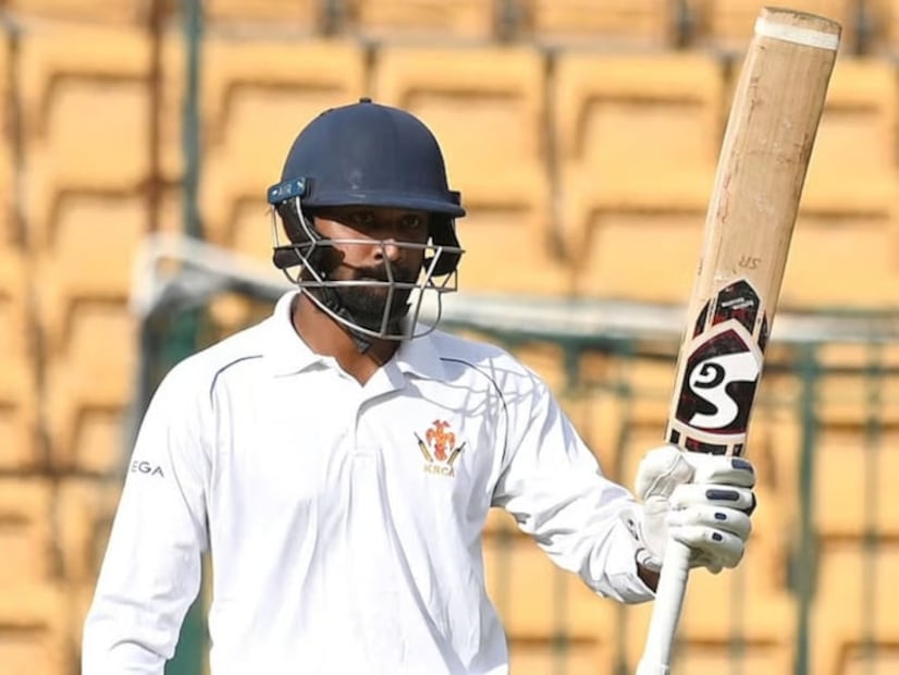 कर्नाटकच्या रविचंद्रन स्मरनने चंडीगडविरुद्धच्या रणजी ट्रॉफी सामन्यात मोसमातील दुसरं आणि करिअरमधले तिसरे द्विशतक झळकावले आहे. रविचंद्रन स्मरन याने त्याच्या करिअरमध्ये आतापर्यंत फक्त 13 प्रथम श्रेणी मॅच खेळल्या आहेत.