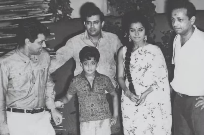 सचिन पिळगांवकर यांनी दिलेल्या एका मुलाखतीत धर्मेंद्र यांच्यासोबतच्या जुन्या आठवणींना उजाळा दिला. सचिन यांनी धर्मेंद्र यांच्यासोबत १९६७ मध्ये हृषिकेश मुखर्जी दिग्दर्शित 'मझली दीदी' मध्ये पहिल्यांदा काम केले. त्यावेळी सचिन यांचे वय केवळ नऊ वर्षे होते.