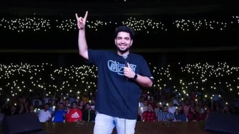 मुंबई: काही महिन्यांपूर्वी पॉडकास्टर रणवीर अल्लाहबादियाच्या एका वादग्रस्त विधानामुळे आणि इतर असंवेदनशील विनोदांमुळे वादाच्या भोवऱ्यात सापडलेला स्टँड-अप कॉमेडियन समय रैना अखेर त्याच्या लोकप्रिय शोसोबत परतणार आहे. या वर्षाच्या सुरुवातीला झालेल्या प्रचंड गदारोळामुळे समयने त्याच्या 'इंडियाज गॉट लेटंट' या शोचे सर्व एपिसोड्स यूट्यूबवरून हटवले होते. मुंबई: काही महिन्यांपूर्वी पॉडकास्टर रणवीर अल्लाहबादियाच्या एका वादग्रस्त विधानामुळे आणि इतर असंवेदनशील विनोदांमुळे वादाच्या भोवऱ्यात सापडलेला स्टँड-अप कॉमेडियन समय रैना अखेर त्याच्या लोकप्रिय शोसोबत परतणार आहे. या वर्षाच्या सुरुवातीला झालेल्या प्रचंड गदारोळामुळे समयने त्याच्या 'इंडियाज गॉट लेटंट' या शोचे सर्व एपिसोड्स यूट्यूबवरून हटवले होते.