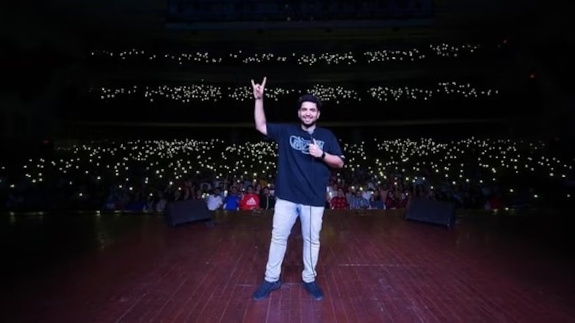 डीएनए (DNA) च्या रिपोर्टनुसार, समय रैना मैदानावर प्रेक्षकांशी संवाद साधत असताना म्हणाला, मी शो परत आणणार. हे ऐकून प्रेक्षकांनी प्रचंड टाळ्या वाजवून आणि ओरडून आपला उत्साह व्यक्त केला.