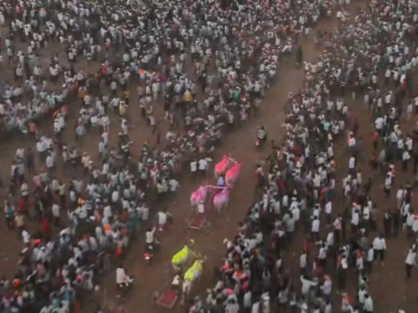 देशातील सगळ्यात मोठया बैलगाडी शर्यतीचा पैलवान चंद्रहार पाटलांकडून बोरगावच्या कोड्याच्या माळ येथील 500 एकर मैदानावर या शर्यतीचे आयोजन केलं होतं.