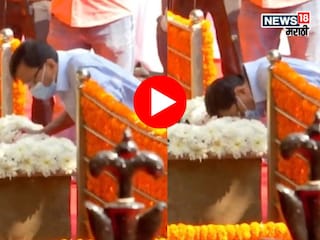 तोंडावर मास्क, थकलेली पावले, चालताना त्रास! पण तरीही बाळासाहेबांसाठी संजय राऊत 'शिवतीर्था'वर तोंडावर मास्क, थकलेली पावले, चालताना त्रास! पण तरीही बाळासाहेबांसाठी संजय राऊत 'शिवतीर्था'वर