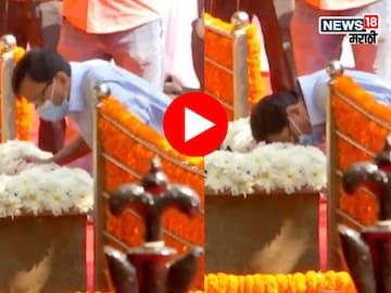 तोंडावर मास्क, थकलेली पावले, चालताना त्रास! पण तरीही बाळासाहेबांसाठी संजय राऊत 'शिवतीर्था'वर तोंडावर मास्क, थकलेली पावले, चालताना त्रास! पण तरीही बाळासाहेबांसाठी संजय राऊत 'शिवतीर्था'वर