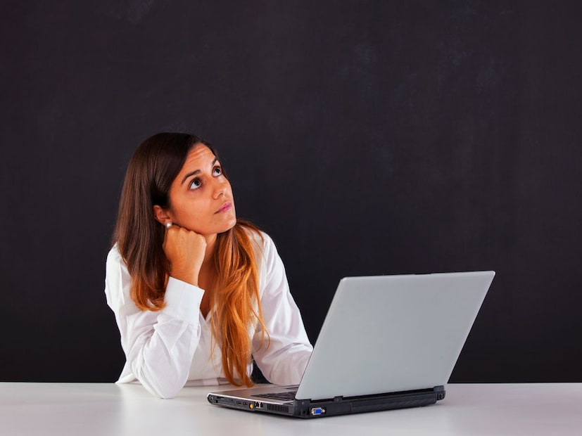 आपल्या सूर्यमालेत (Solar System) अनेक ग्रह आहेत, प्रत्येकाची स्वतःची अशी खास ओळख आहे. पण तुम्हाला माहित आहे का, या ग्रहांपैकी कोणता 'राजा' आहे, ज्याच्याभोवती सर्वाधिक 'रक्षक' किंवा 'सेवक' (म्हणजेच चंद्र) फिरत आहेत?