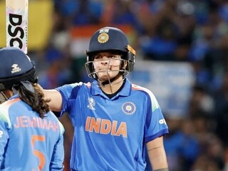 पावसानंतर शफाली-दीप्ती बरसल्या, आफ्रिकेला कितीचं टार्गेट? हरमनचा एक हात ट्रॉफीवर!