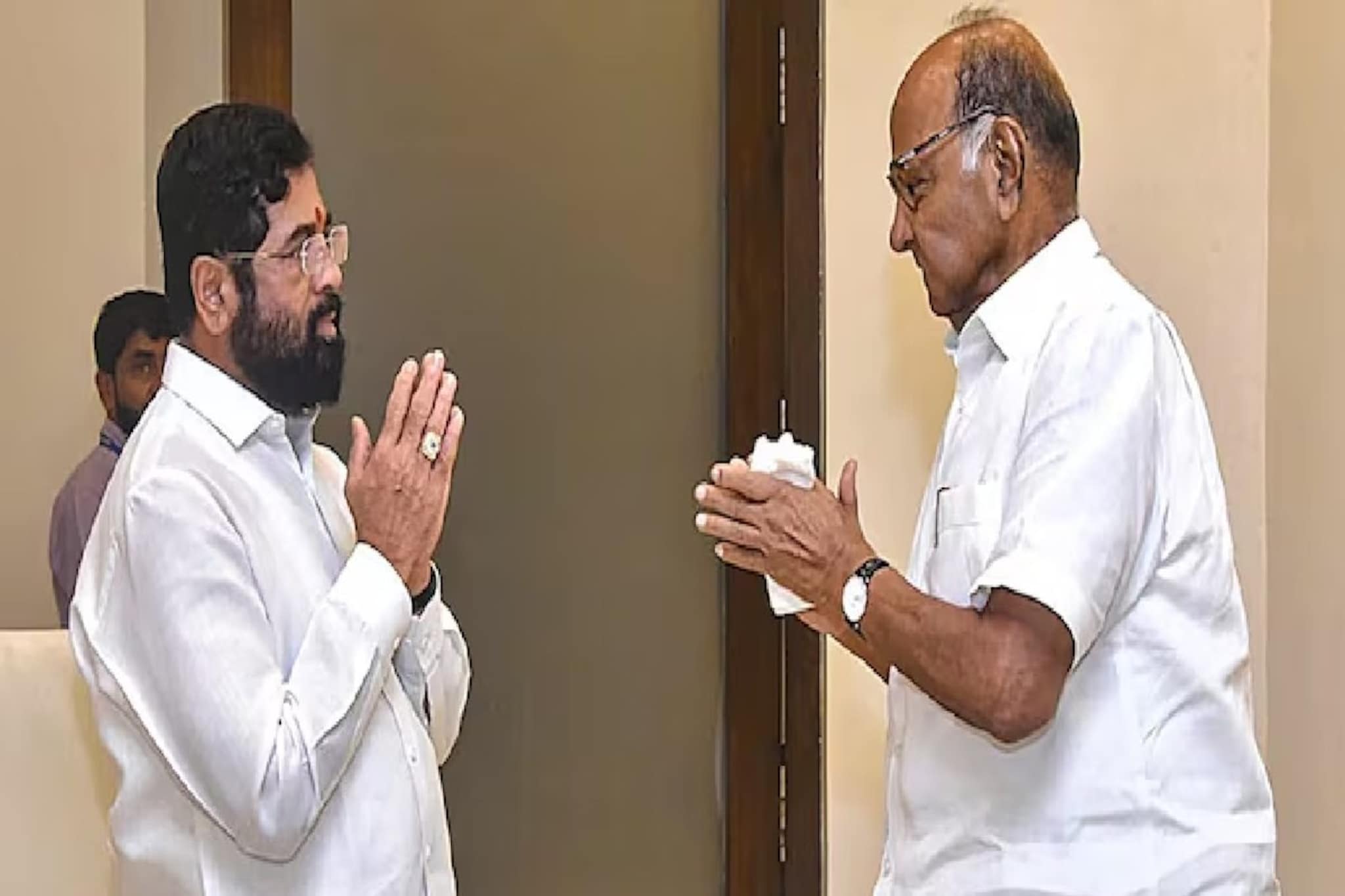 निवडणुकाच्या नावानं चांगभलं, शिवसेना शिंदे गटाची शरद पवारांच्या NCP सोबतच युती!