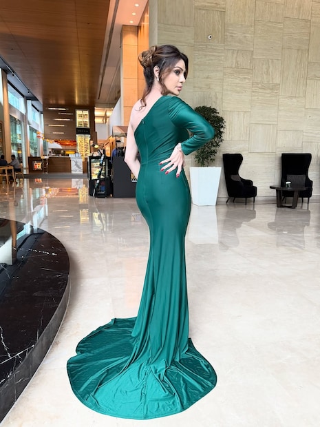 सध्या संपर्क साधणाऱ्यांना उद्देशून शर्लिन म्हणाली, 