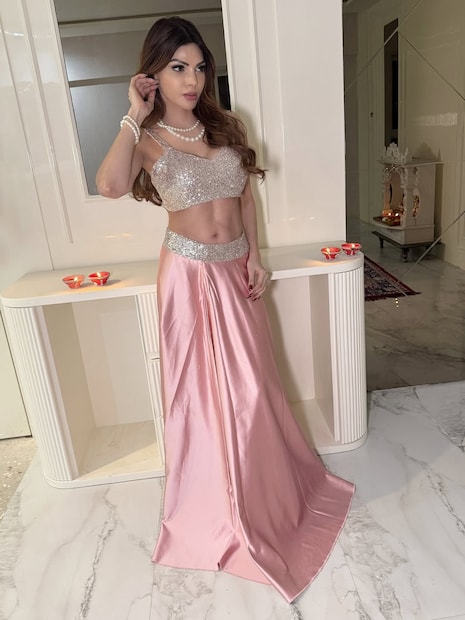 अशा सतत येणाऱ्या मेसेजेसमुळे संतापलेल्या शर्लिनने थेट कबूल केले होते, 