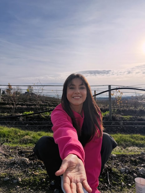 ती म्हणाली की, आता ती ३१ वर्षांची झाली असल्यामुळे, तिला कधीकधी आई होण्याचा विचार करून खूप आनंद होतो, कारण तिचे मुलांशी भावनिक नाते खूप मजबूत आहे. मात्र, जरी मनात आई होण्याची इच्छा असली, तरी सध्या तिच्या करिअरचा आलेख चढता असल्याने, तिने विवाह आणि मातृत्व हे दोन्ही विषय सध्या बाजूला ठेवले आहेत.