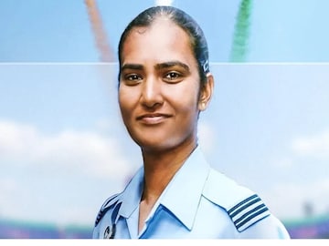 एअरफोर्सच्या विंग कमांडरवर पैशांचा पाऊस, RCB ने उघडल्या तिजोरीच्या चाव्या, पण शेवटच्या क्षणी ट्विस्ट! एअरफोर्सच्या विंग कमांडरवर पैशांचा पाऊस, RCB ने उघडल्या तिजोरीच्या चाव्या, पण शेवटच्या क्षणी ट्विस्ट!