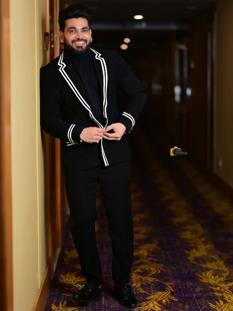 शिव ठाकरेच्या घराला आग लागली मात्र त्या आगीचं कारण समोर आलं नव्हतं. शिवने इन्स्टाग्रामवर व्हिडीओ शेअर आगीचं कारण सांगितलं.   शॉर्ट सर्किटमुळे आग लागल्याचं शिवने सांगितलं. 