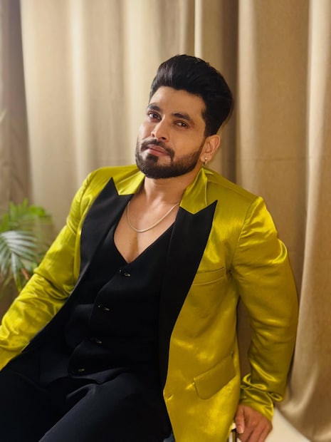 शिव ठाकरे सध्या अनेक रिअॅलिटी शो, म्युझिक व्हिडीओ आणि नवीन प्रोजेक्ट्समध्ये बिझी आहे.  अशा परिस्थितीत या अचानक घडलेल्या  या घटनेने शिवची देखील चिंता वाढली आहे.  शिवने दिलेल्या अपडेटनंतर सर्वांनी सुटकेचा निश्वास टाकला असून त्याच्या सुरक्षिततेसाठी प्रार्थना व्यक्त केल्या जात आहेत. 