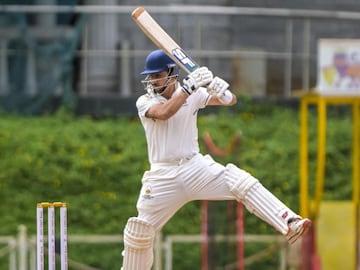 चर्चा सरफराज-मुशीरची, पण भाव खाऊन गेला मुंबईचा 33 वर्षांचा Crisis Man, टीम इंडियात अजून चान्स नाही! चर्चा सरफराज-मुशीरची, पण भाव खाऊन गेला मुंबईचा 33 वर्षांचा Crisis Man, टीम इंडियात अजून चान्स नाही!