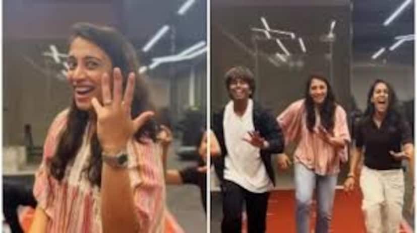 स्मृती मानधनाने तिच्या लग्नाची अधिकृत घोषणा टीम इंडियाच्या खेळाडूंसोबत डान्स रील शेअर करून केली होती. जेमिमा रॉड्रिग्जने हा व्हिडिओ शेअर केला होता. या व्हिडिओमध्ये जेमिमासह राधा यादव, श्रेयांका पाटील आणि अरुंधती रेड्डी डान्स करताना दिसत होत्या. या व्हिडिओमध्ये स्मृतीने तिच्या हातातली अंगठी दाखवून लग्नाची अधिकृत घोषणा केली.