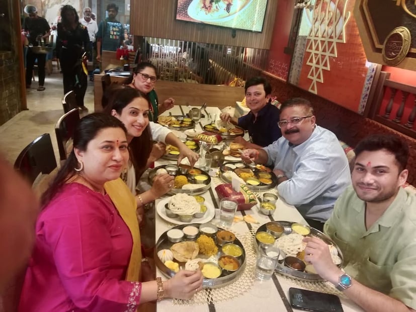 सुकन्या मोने यांनी केळवणाचा मेन्यू सांगितला. त्या म्हणाल्या, 