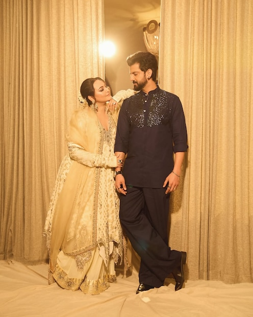 झहीर इक्बाल आणि सोनाक्षी सिन्हा यांनी गेल्या वर्षी जूनमध्ये लग्न केलं होतं. लग्नआधी ते जवळजवळ सात वर्षे एकमेकांना डेट करत होते. त्यांनी अनेक वर्षे त्यांचं रिलेशन सिक्रेट ठेवलं होतं.