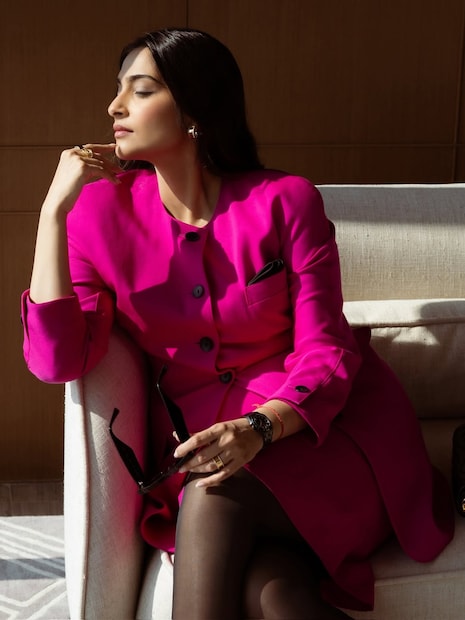 बॉलिवूड अभिनेता राजकुमार राव आणि पत्रलेखा त्याचप्रमाणे अभिनेत्री परिणीता चोप्रा यांना नुकतंच कन्यारत्न प्राप्त झालं. अशातच बॉलिवूडमध्ये कपूर कुटुंबातून आणखी एक गुड न्यूज समोर येत आहे. बॉलिवूड अभिनेता राजकुमार राव आणि पत्रलेखा त्याचप्रमाणे अभिनेत्री परिणीता चोप्रा यांना नुकतंच कन्यारत्न प्राप्त झालं. अशातच बॉलिवूडमध्ये कपूर कुटुंबातून आणखी एक गुड न्यूज समोर येत आहे.