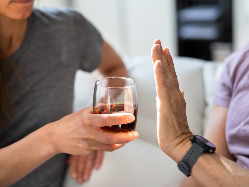 ड्राय डे हा असा दिवस आहे, ज्यादिवशी दारूची विक्री आणि सर्व्हिस कायदेशीररीत्या बंद असते. हा दिवस भारतात अनेक राज्यांत पाळले जातात.  राष्ट्रीय सण, धार्मिक उत्सव, मतदानाचे दिवस किंवा संवेदनशील कार्यक्रम अशा कारणांसाठी. उदाहरणार्थ प्रजासत्ताक दिन (26 जानेवारी), स्वातंत्र्यदिन (15 ऑगस्ट) आणि गांधी जयंती (2 ऑक्टोबर) हे देशभर साधारणतः ड्राय डे असतात. तर निवडणुकीदरम्यान मतदान तसेच निकालाच्या दिवशीही दारुला बंदी असते. हे तर सर्वांना माहित आहे.