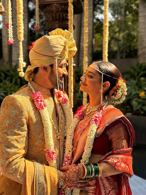 श्रुती आणि प्रतिकच्या लग्नाला दोघांचे जवळचे नातेवाईक आणि मित्र-मंडळी उपस्थित होती. मराठी मनोरंजन विश्वातील अनेक कलाकारांनी या सोहळ्याला हजेरी लावली होती.