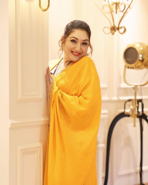 या मुलाखतीत बोलताना सुनीताने गोविंदाकडे पाच बेडरूम असलेलं घर देखील मागितलं आहे. आता ती आणि तिचं मुलं राहत असलेलं घर हे चार बेडरूम असलेलं आहे. पण ते छोट पडत असल्याचं सुनीताने सांगितलं. 