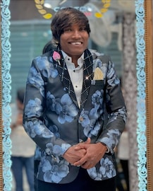 सुरज चव्हाण ठरला 'भारतातील सर्वात देखणा पुरुष'? थेट जस्टिन बीबरशी तुलना