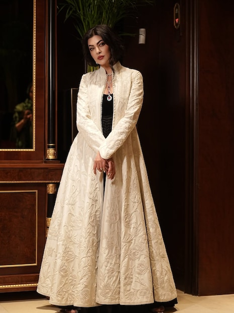 हार्ट अटॅकनंतर फक्त 15 दिवसांनी सुष्मिता 'आर्या 3'च्या सेटवर परतली. ती म्हणाली, 