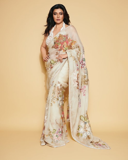 माजी मिस वर्ल्ड सुष्मिता सेनला 2023 मध्ये <a href = 'https://news18marathi.com/tag/heart-attack/'>हार्ट अटॅक</a> आला होता. तिच्या हृदयात 95 टक्केे ब्लॉकेजेस असल्याचं निदान झालं होतं. त्यामुळे डॉक्टरांच्या सल्ल्यानुसार त्यांनी तिची एन्जियोप्लास्टी केली. माजी मिस वर्ल्ड सुष्मिता सेनला 2023 मध्ये <a href = 'https://news18marathi.com/tag/heart-attack/'>हार्ट अटॅक</a> आला होता. तिच्या हृदयात 95 टक्केे ब्लॉकेजेस असल्याचं निदान झालं होतं. त्यामुळे डॉक्टरांच्या सल्ल्यानुसार त्यांनी तिची एन्जियोप्लास्टी केली.