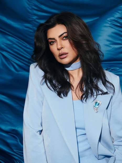 सुष्मिताने सांगितलं की सर्जरीवेळी पूर्ण शुद्धीत होते. 