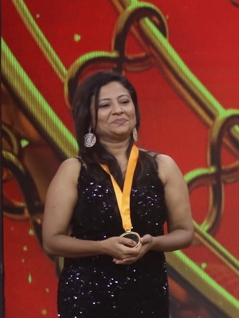 स्वामींच्या कृपेमुळे त्या अक्षरशः मरणाच्या दारातून परत आल्याचे त्यांनी सांगितले आहे. स्वाती देवल यांनी त्यांच्या गरोदरपणातील अत्यंत वेदनादायी आणि कठीण अनुभवांबद्दल एका दिलेल्या मुलाखतीत मन मोकळे केले.