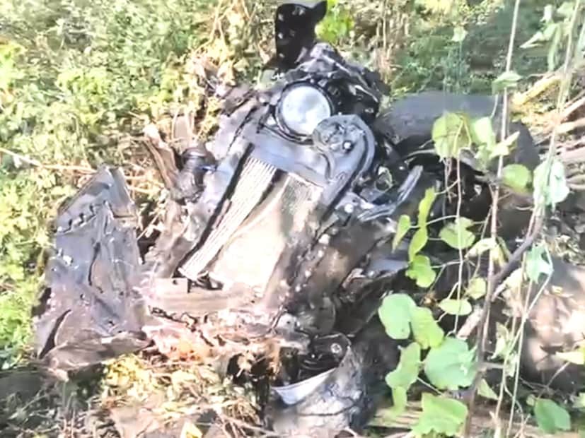 इतक्या उंचावरून Mahindra Thar कोसळल्यामुळे गाडीचा चेंदामेंदा झाला. Mahindra Thar चे छत हे पूर्णपणे उद्ध्वस्त झाले होते. तर Mahindra Thar चे चाकं आणि चेसी ही फक्त उरली होती. या अपघातात कुणाचीही वाचण्याची शक्यता ही कमीच होती. 