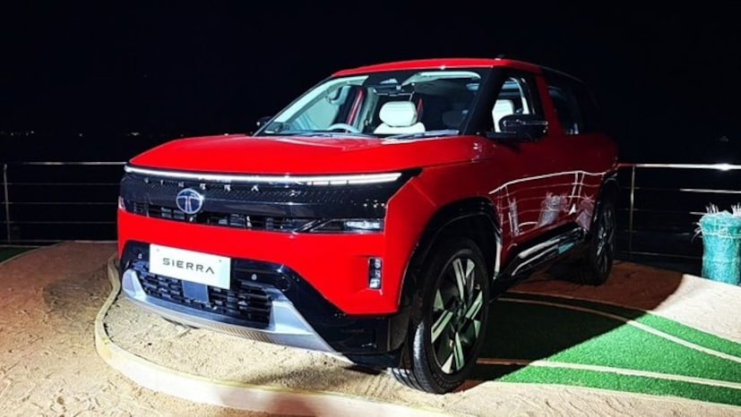  समोरच्या बाजूला एलईडी लाईट बार, अतिशय आकर्षक हेडलॅम्प्स देण्यात आले आहेत. १९-इंच ड्युअल-टोन अलॉय व्हील्स, ब्लॅक रूफ रेल आणि फ्लश डोअर हँडल्स. यामुळे तिला एक प्रिमियम लूकचा दर्जा मिळाला आहे.