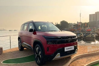 Tata ने मार्केटमध्ये टाकला 'बॅाम्ब'! या SUV च्या एंट्रीने ऑटो मार्केटमध्ये खळबळ